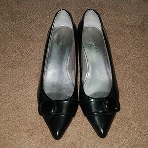 Anne Klein iFlex Kitten Heel Pumps